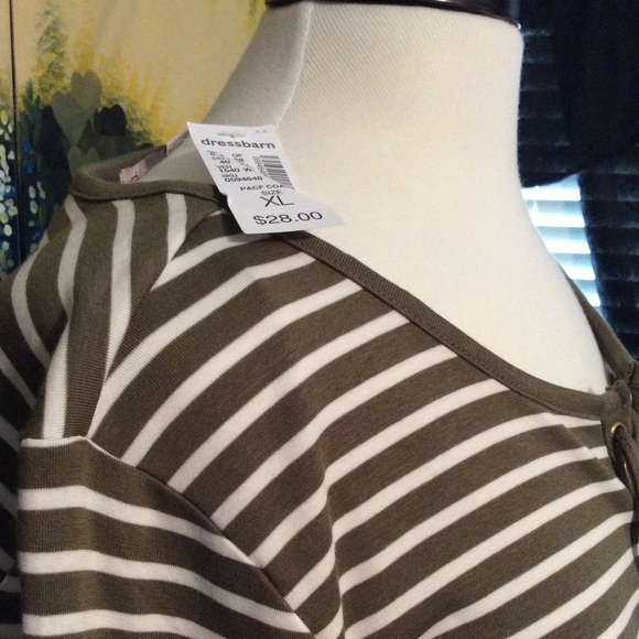 Ladies New Top - Picture 2 of 2